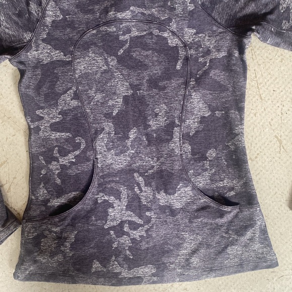 Lululemon Camoflague Tight Fit Hooded 6 - Picture 5 of 6